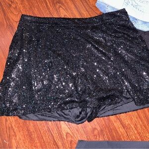 BLACK SEQUIN SKORT
